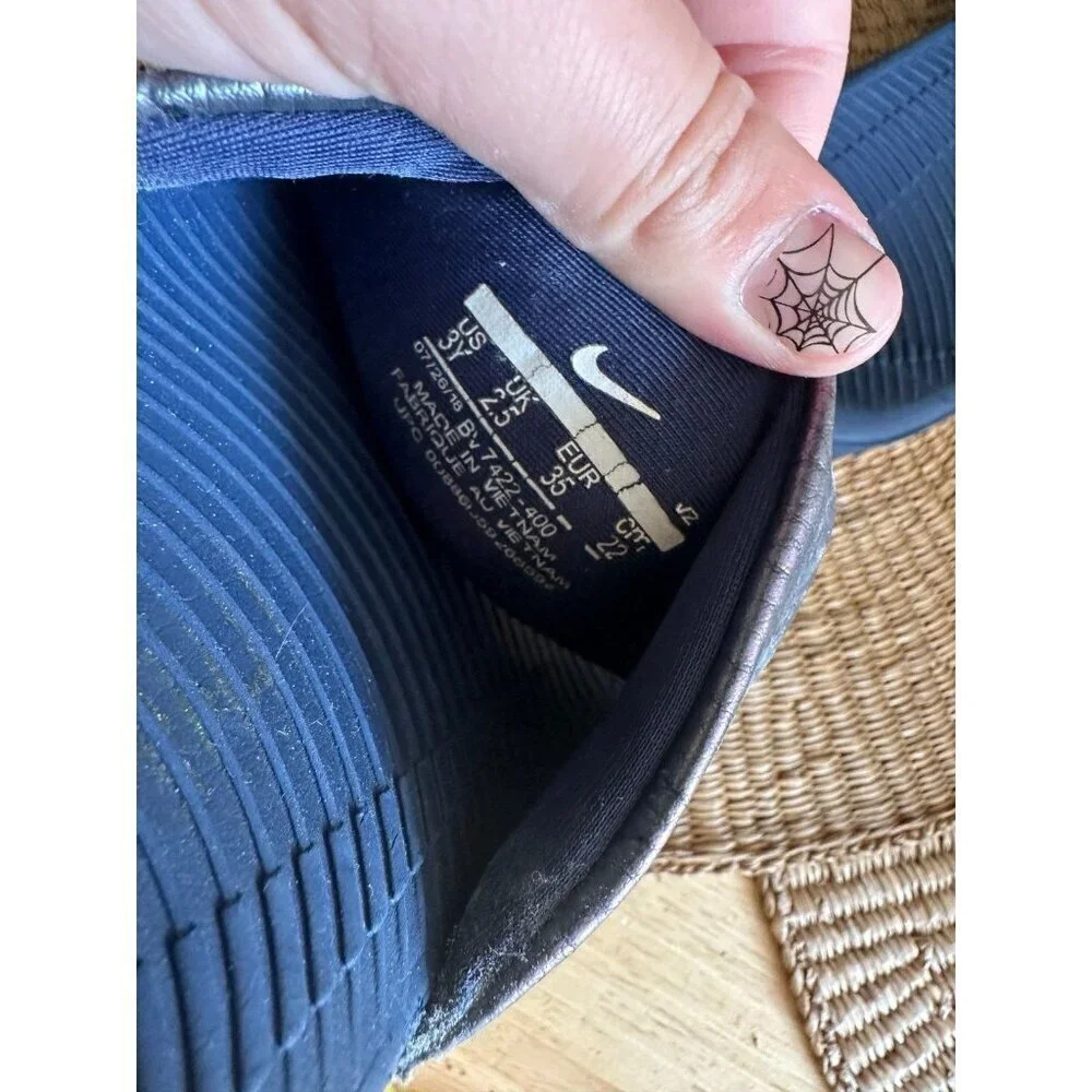 Nike Slides youth size 3